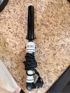 Hot tools 1 1/4” Black and White Curling Wand
